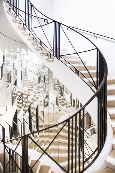 Chanel stairs color